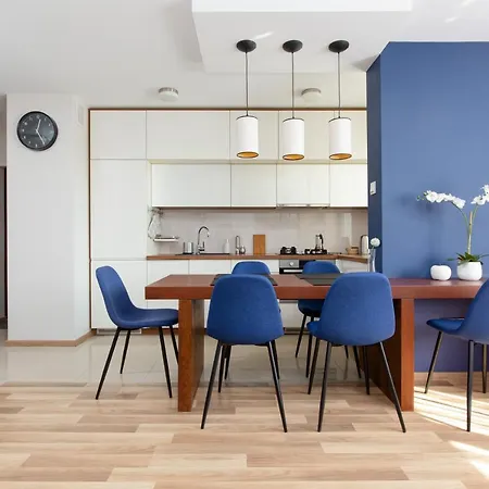 Family Saska Kepa By Renters Varsavia