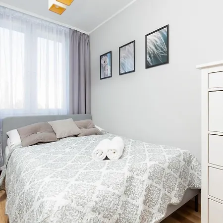 Family Saska Kepa By Renters 아파트 *